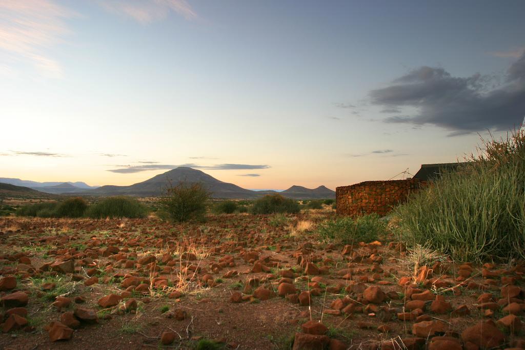 Etendeka Mountain Camp Damaraland Bagian luar foto