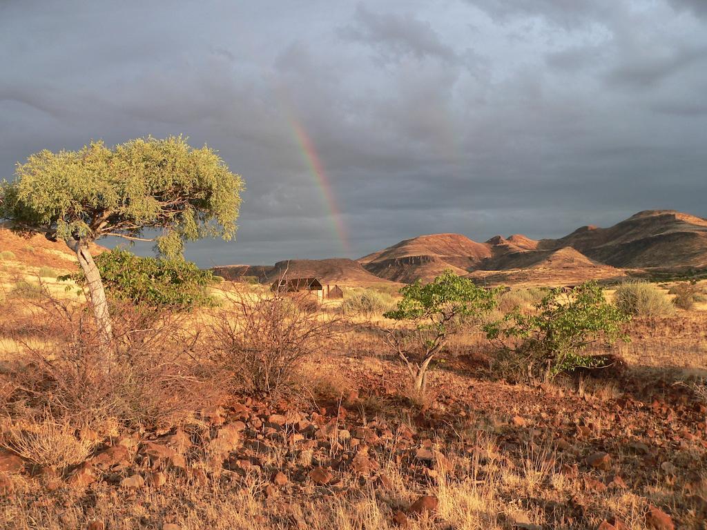 Etendeka Mountain Camp Damaraland Bagian luar foto