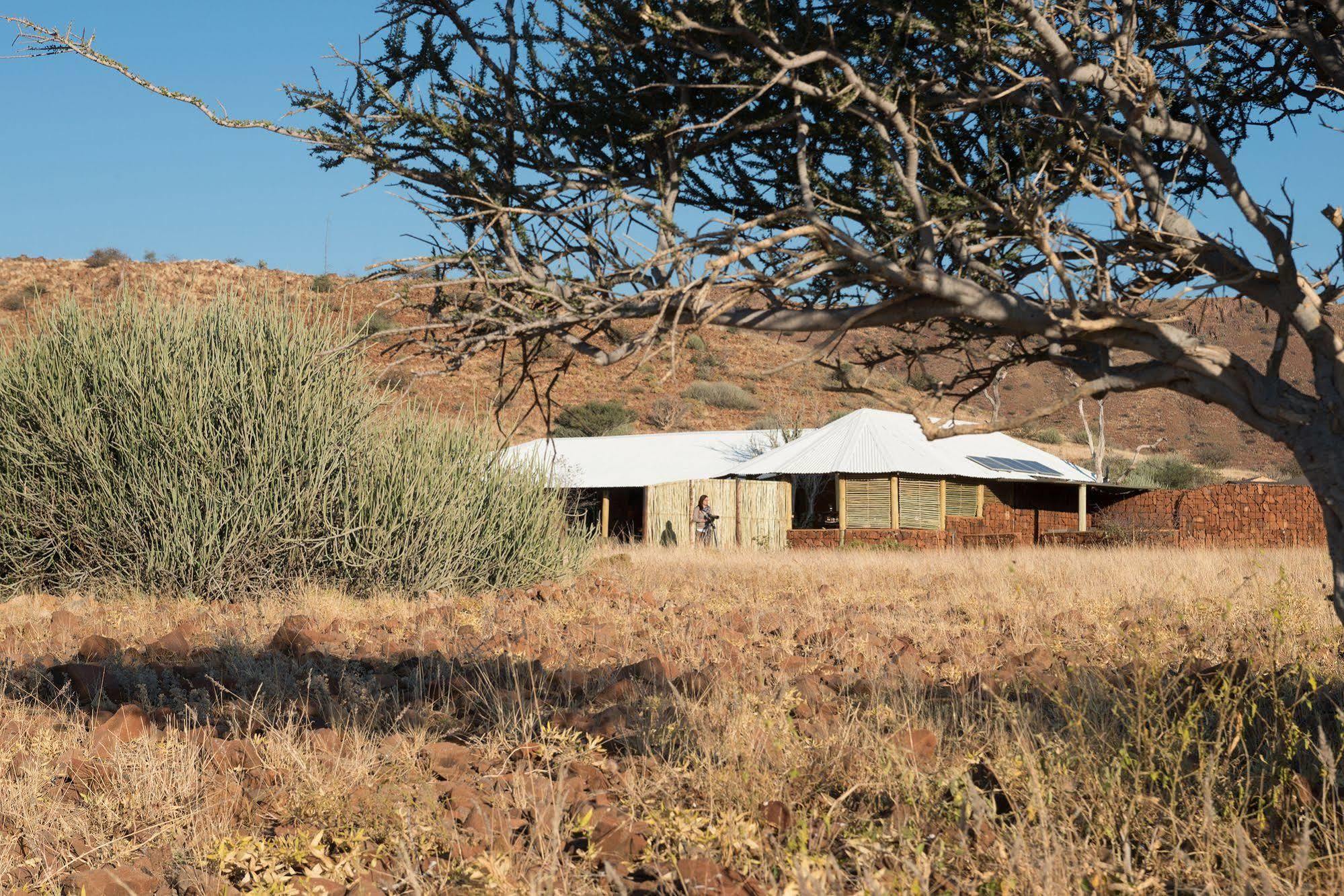 Etendeka Mountain Camp Damaraland Bagian luar foto