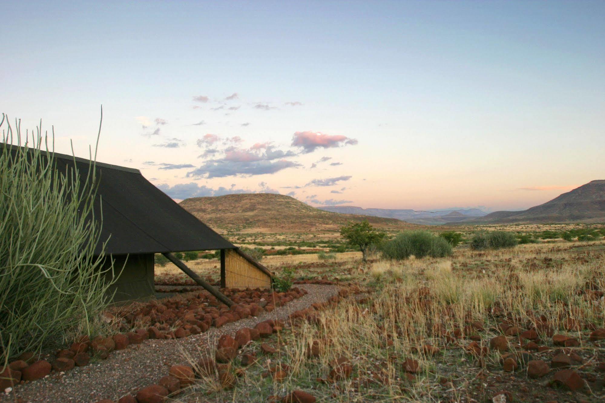 Etendeka Mountain Camp Damaraland Bagian luar foto