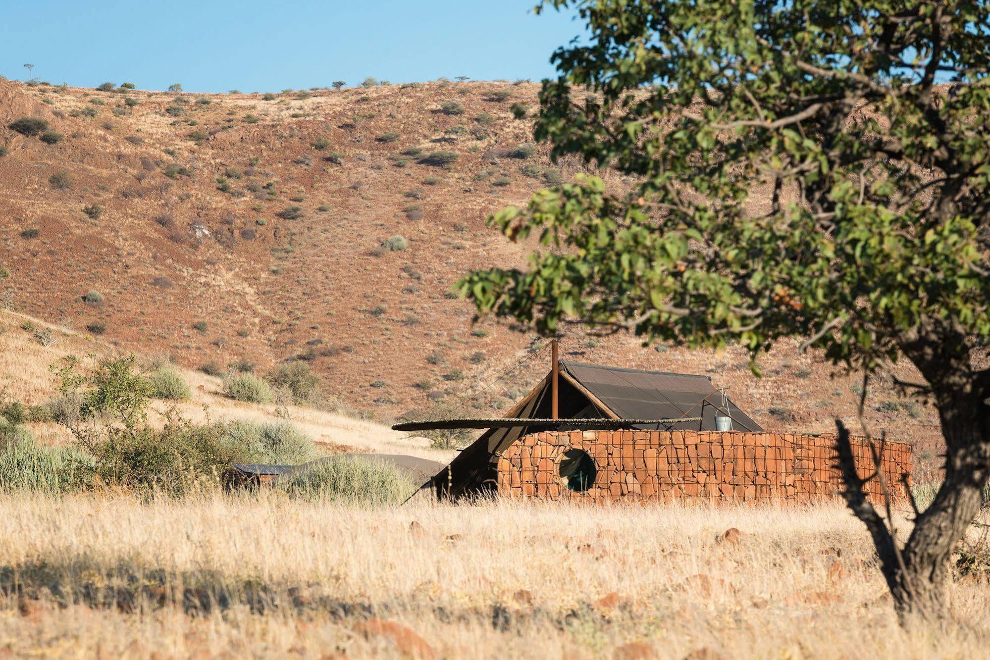 Etendeka Mountain Camp Damaraland Bagian luar foto