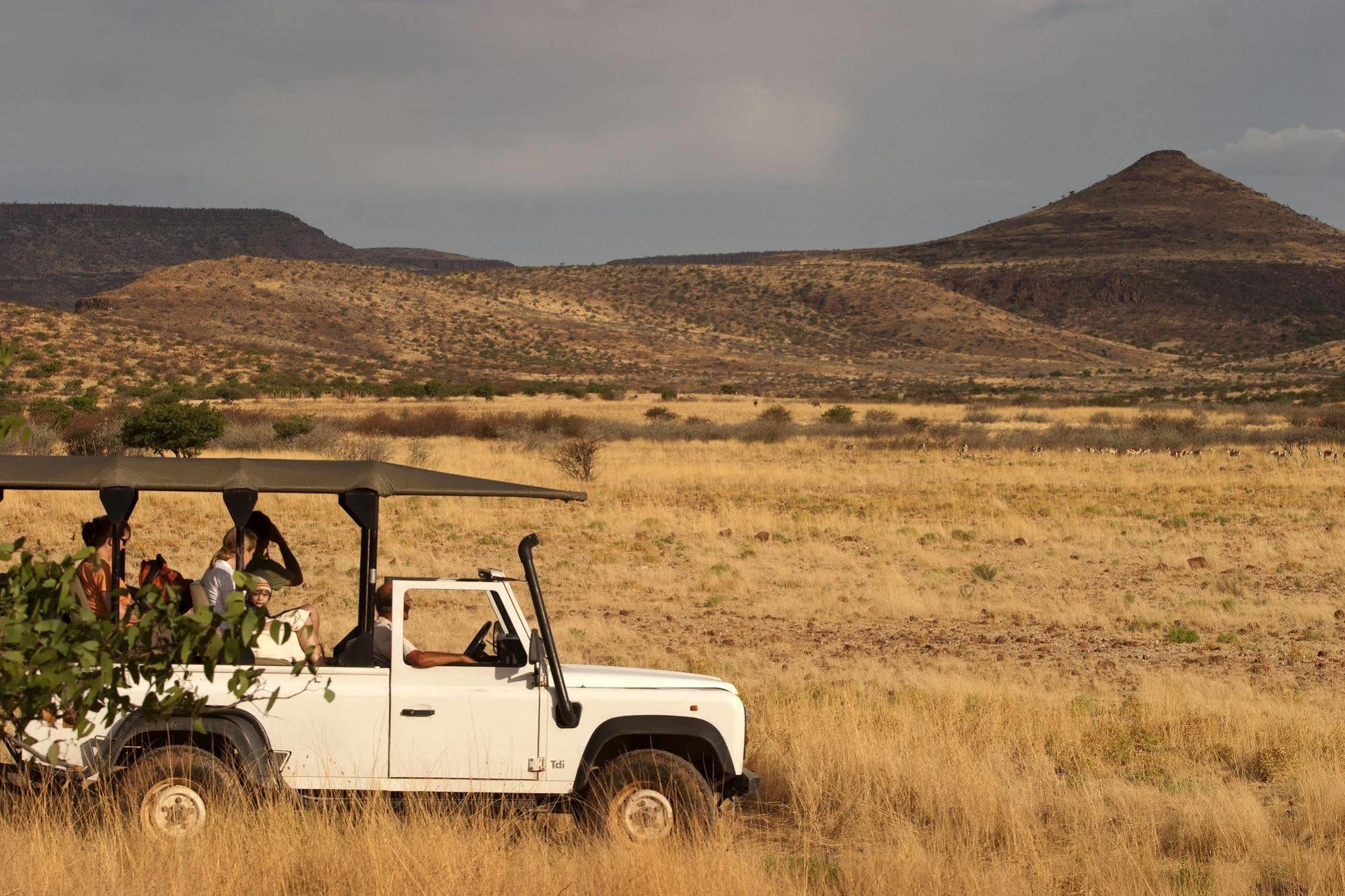 Etendeka Mountain Camp Damaraland Bagian luar foto